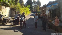 Gemuruhnya tiga kali, ada getaran tapi tidak lama, ujar salah seorang warga Dukuh Mlambong, Desa Seruni, Kecamatan Musuk, Kabupaten Boyolali, Warno kepada detikcom, Jumat (11/5).   (Foto: Ragil Ajiyanto/detikcom)