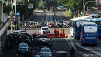 Polisi melakukan rekayasa lalu lintas terkait dengan adanya aksi tersebut. Foto: Rifkianto Nugroho/detikcom