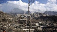Hujan abu vulkanik terjadi dalam beberapa hari waktu itu. Ulet Ifansasti/Getty Images.