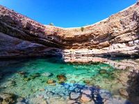Air yang berwarna toska dan jernih (chloedanielletravel/Instagram)