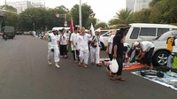 Para pedagang atribut Palestina pun juga sudah mulai memenuhi jalan-jalan menuju Monas. Fotografer: Samsudhuha Wildansyah/detikcom