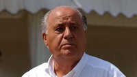 Penemu ZARA - Amancio Ortega. Amancio memulai bisnis pakaian di tahun 70-an bersama dengan istrinya. Mereka membuka toko butik perdananya di tahun 1975 di La Coruna, Spanyol setelah sebelumnya ditolak berpartner dengan rekan asal Jerman. Dengan model pakaian yang trendi dan beda dari yang lain, kini sudah banyak butik sejenis yang didirikan orang ini di antaranya Massimo Dutti, Pull and Bear, Oysho, Zara Home, Uterque, Stradivarius, Lefties, hingga Bershka. brightside.me/Istimewa.
