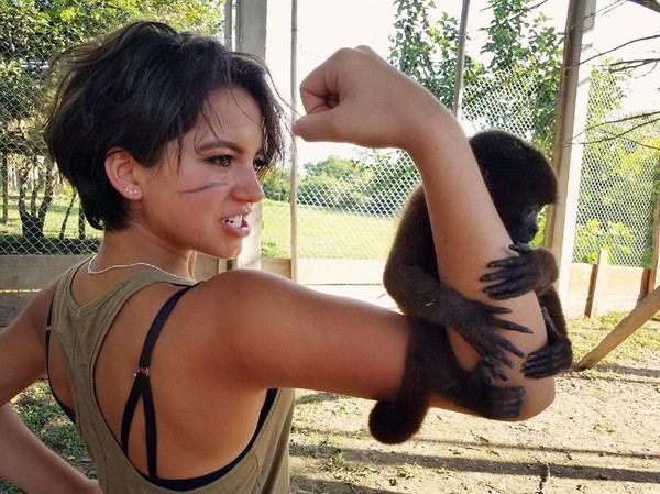 Akan berperan sebagai Dora, otomatis Isabela harus akrab dengan monyet Boots yang nanti jadi pendampingnya bertualang. Ini saat Isabela mengakrabkan diri dengan Boots di Iquitos, Peru (Instagram/Isabela Moner) Akan berperan sebagai Dora, otomatis Isabela harus akrab dengan monyet Boots yang nanti jadi pendampingnya bertualang. Ini saat Isabela mengakrabkan diri dengan Boots di Iquitos, Peru (Instagram/Isabela Moner)