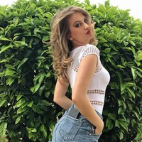 Inilah pesona Beniada Nishani yang populer di media sosial. Beniada adalah cucu dari Bujar Nishani. Kakeknya menjabat sebagai presiden Albania pada 2012 hingga 2017. Foto: dok. Instagram