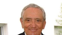 Penemu Ferrero - Michele Ferrero. Michele Ferrero memulai bisnisnya coklat di tahun 1957 lewat resep coklat pasta dicampur kacang. Sampai akhirnya dia menciptakan resep Kinder Surprise chocolate eggs sampai sebuah resep cokelat lezat yang kini diberi nama Nutella. brightside.me/Istimewa.