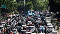 Kendaraan yang mengarah ke Lapangan Banteng tampak merayap. Foto: Rifkianto Nugroho/detikcom