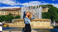 Tinggal di Italia, beberapa destinasi di Negeri Pizza sudah dikunjungi oleh Beniada. Termasuk Kastil Sforza di Kota Milan. (Instagram/@iambeniada)