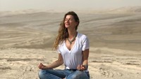 Memang salah satu atraksi yang menarik di Qatar adalah durun pasirnya yang memiliki pemandangan cantik. Buktinya saja, Gisele mengabadikan moemnnya saat berada di Dunes of Qatar. (gisele/Instagram)