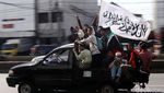 Massa Aksi 115 Bubar Kibarkan Merah Putih dan Bendera Palestina
