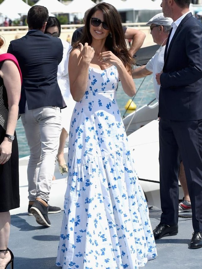 Pekan yang sibuk bagi Penelope. Di Cannes, ia juga mempromosikan film 355 yang mengetengahkan aksi para mata-mata perempuan. (Foto: Getty Images)