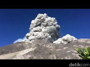 Seluruh Pendaki Dievakuasi Pascaletusan Freatik Merapi