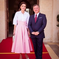 Rania menjadi ratu saat dinikahi Raja Abdullah dari Yordania. Sebelumnya, wanita yang meraih gelar sarjana administrasi bisnis itu bekerja di Citibank dan Apple di Amman, Yordania. Itulah di mana Rania bertemu Raja Abdullah saat acara makan malam. Foto: Instagram