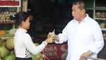 Sering Makan Bareng Warga, Ini Dia 10 Pose Seru Cagub Jabar, Deddy Mizwar
