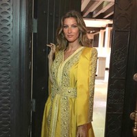 Gisele Bündchen telah berkarier sebagai model saat remaja. Ia pun hanya tamatan SMP dan tidak melanjutkan sekolah SMA.  Foto: (gisele/Instagram)