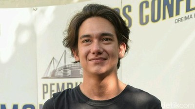 Intip Gaya Kulineran Adipati Hingga Aliando yang Bikin Kamu Meleleh