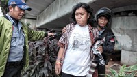 Dinas Sosial DKI Jakarta mengamankan pengamen dari kolong flyover sekitar terminal Kampung Melayu.