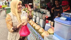 Begini Gaya Santai Nurul Izzah, Putri Sulung Anwar Ibrahim Saat Kulineran