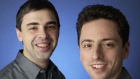 Pendiri Google - Larry Page and Sergey Brin. Perusahaan dunia ini dibentuk oleh dua orang pelajar dari Universitas Stanford, yakni Larry Page dan Sergey Brin. Di 1998, mereka mendirikan perusahaan yang kemudian diikuti website dengan domain google.com. Nama Google sendiri berasal dari kata googol dari bahasa Inggris yang artinya urutan yang terdiri dari 100 angka 0. brightside.me/Istimewa.