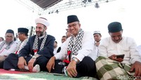 Tidak hanya melaksanakan sholat jumat berjamaah, dalam pidatonya Anies, mengecam rencana pemindahan kantor Kedutaan Besar Amerika Serikat dari Tel Aviv ke Yerusalem. Orasi Anies tentang perjuangan rakyat Palestina membakar semangat para peserta.