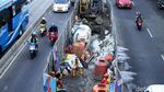 Aduh! Ada Proyek Galian di Tengah Jalan
