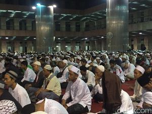 Usai Salat Subuh, Massa Bela Palestina Zikir Bersama di Istiqlal