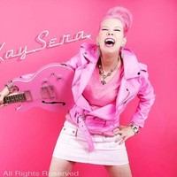 Pink telah menjadi hidupku dan aku merasa senang dengan warna pink. Bagiku, pink dapat memberdayakan, kata Sera seperti dikutip The Sun.  Foto: Instagram