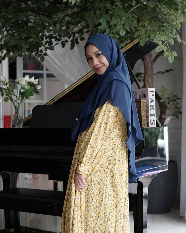 Hijab syari yang dijual Nagita Slavina laris manis di pasaran. Harganya tidak murah, mulai dari Rp 700.000 hingga jutaan rupiah. (Foto: Istimewa)