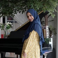 Hijab syari yang dijual Nagita Slavina laris manis di pasaran. Harganya tidak murah, mulai dari Rp 700.000 hingga jutaan rupiah. (Foto: Istimewa)