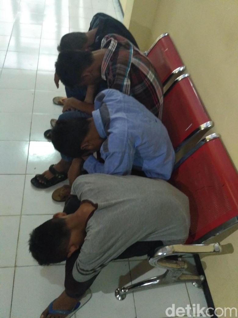 Ancam Pakai Setrum Kejut, Otak Pencurian 4 ABG di Situbondo Diburu Ancam Pakai Setrum Kejut, Otak Pencurian 4 ABG di Situbondo Diburu