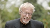 Penemu Nike - Phil Knight. Tak banyak yang tahu siapa penemu sepatu bermerek Nike yang banyak orang tahu. Penemunya adalah Phil Knight yang sebelumnya menggarap sepatu lari merek ternama Asics bersama rekannya Bill Bowerman. Fakta uniknya, Knight sendiri tak terlalu suka dengan nama merek Nike yang kini sudah mendunia di mana-mana. brightside.me/Istimewa.