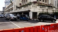 Arus lalu lintas yang mengarah ke Istana dialihkan.