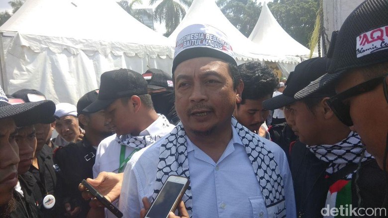Bachtiar Nasir: Pembom Gereja di Surabaya Akan Dikutuk Allah Bachtiar Nasir: Pembom Gereja di Surabaya Akan Dikutuk Allah