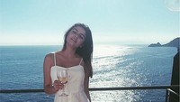 Noa juga suka ke Amalfi, kota di Italia yang terkenal dengan wisata pantainya yang cantik.  (Instagram/Noa Elharar) 