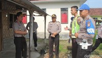 Polisi menyatakan kerusuhan ini berawal dari salah paham antara warga dan aparat. Warga menduga ada penangkapan terhadap 2 orang nelayan. Namun hal itu dibantah Polsek Bayah. (Dok. Polda Banten)