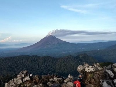 Syahdunya Puncak Gunung Sibayak Syahdunya Puncak Gunung Sibayak