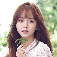 Kim So Hyun mungkin telah memainkan peran utama dalam banyak drama romantis, tapi ia belum mengalami kencan dalam kehidupan nyata. Alasan ia tidal berkencan dengan siapapun adalah karena Kim So Hyun mengaku tak mempunyai alasan untuk berkencan mengingat jadwal syutingnya yang padat. (Foto: istimewa)