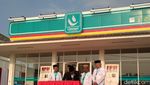 Intip Gaya Santri ala Jokowi saat Resmikan Umat Mart