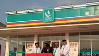 Presiden Jokowi teken prastasi dan didampingi oleh Menteri Perdagangan Enggartiasto Lukita dan Ketua Umum Hipmi Bahli Lahadalia.Foto: Hendra Kusuma/detikFinance