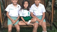 Mereka pun telah dianugerahi tiga buah hati yang masing-masing bernama Diego Andres Sinathrya (9), Lionel Nathan Sinathrya Kartoprawiro (10), dan Sabrina Quinesha Sinatriya (7). (Foto: Instagram/dagnesia)