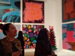 Eits... Jangan Sampai Karya Seni Jadi Background Foto
