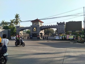 Goresan Simpati Warga untuk 5 Polisi yang Gugur