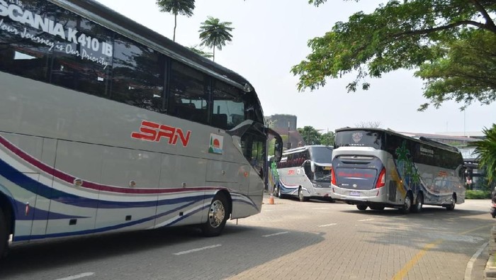 Bus Premium untuk Kelas Ekonomi dari PO. Siliwangi Antar Nusa (SAN)