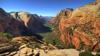 Pemberian nama Angels Landing, rupanya punya sejarah sendiri. Tahun 1916, sekelompok pendaki yang menjelajahi Zion National Park menemukan perbukitan batu tersebut. Mereka mencoba untuk menjelajahinya dan membuka jalur (Thinkstock)