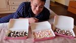 10 Foto Ini Buktikan Kalau Gilang Dirga Doyan Makan Burger hingga Es Krim