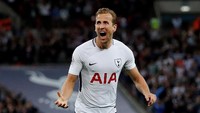 Pemain terberat kedua ialah Harry Kane, pemain asal Inggris ini memiliki berat badan 98 kilogram dan tinggi 188 sentimeter dengan indeks massa tubuh 27,73 kg/m2. Penyerang berusia 24 tahun ini termasuk dalam kategori overweight meskipun terlihat proporsional. Foto: Andrew Couldridge/Reuters