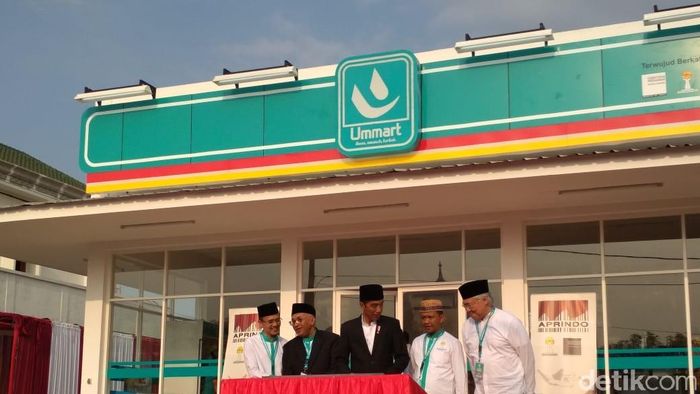 Presiden Jokowi resmikan Umat Mart di Pasuruan/Foto: Hendra Kusuma/detikFinance Presiden Jokowi resmikan Umat Mart di Pasuruan/Foto: Hendra Kusuma/detikFinance