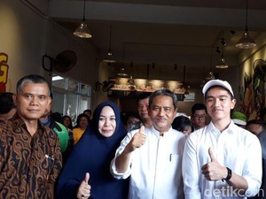 Warga Pekanbaru Antre Sang Pisang Bikinan Kaesang Pangarep
