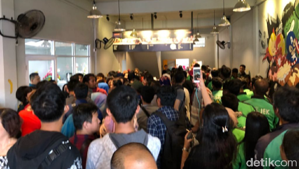Kaesang Targetkan 1.500 Kotak Sang Pisang Terjual Tiap Hari di Pekanbaru Kaesang Targetkan 1.500 Kotak Sang Pisang Terjual Tiap Hari di Pekanbaru