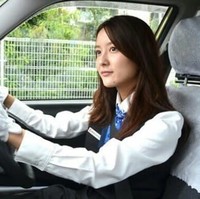 Meski pakai seragam perusahaan taksinya, Ikuta tetap tampil cantik dan menarik. Para pria di Jepang pasti berharap bisa dapat taksi dengan supir Ikuta. Foto: dok. Instagram