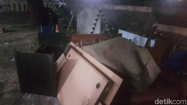 Polsek Bayah, Lebak, Banten dirusak warga, Sabtu (12/5/2018)
